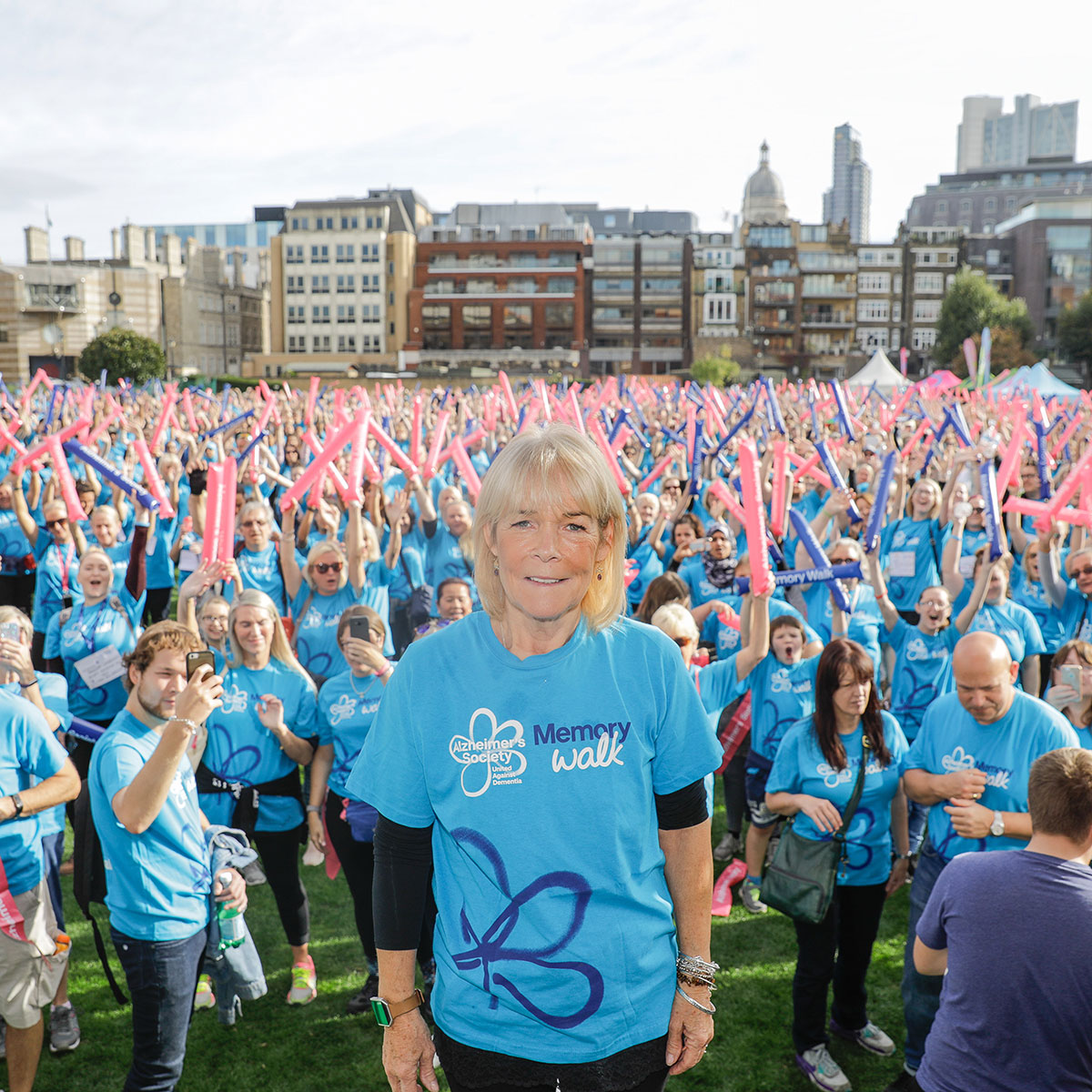 Linda Robson wears Memory Walk t-shirt in front of hundreds of memory walkers
