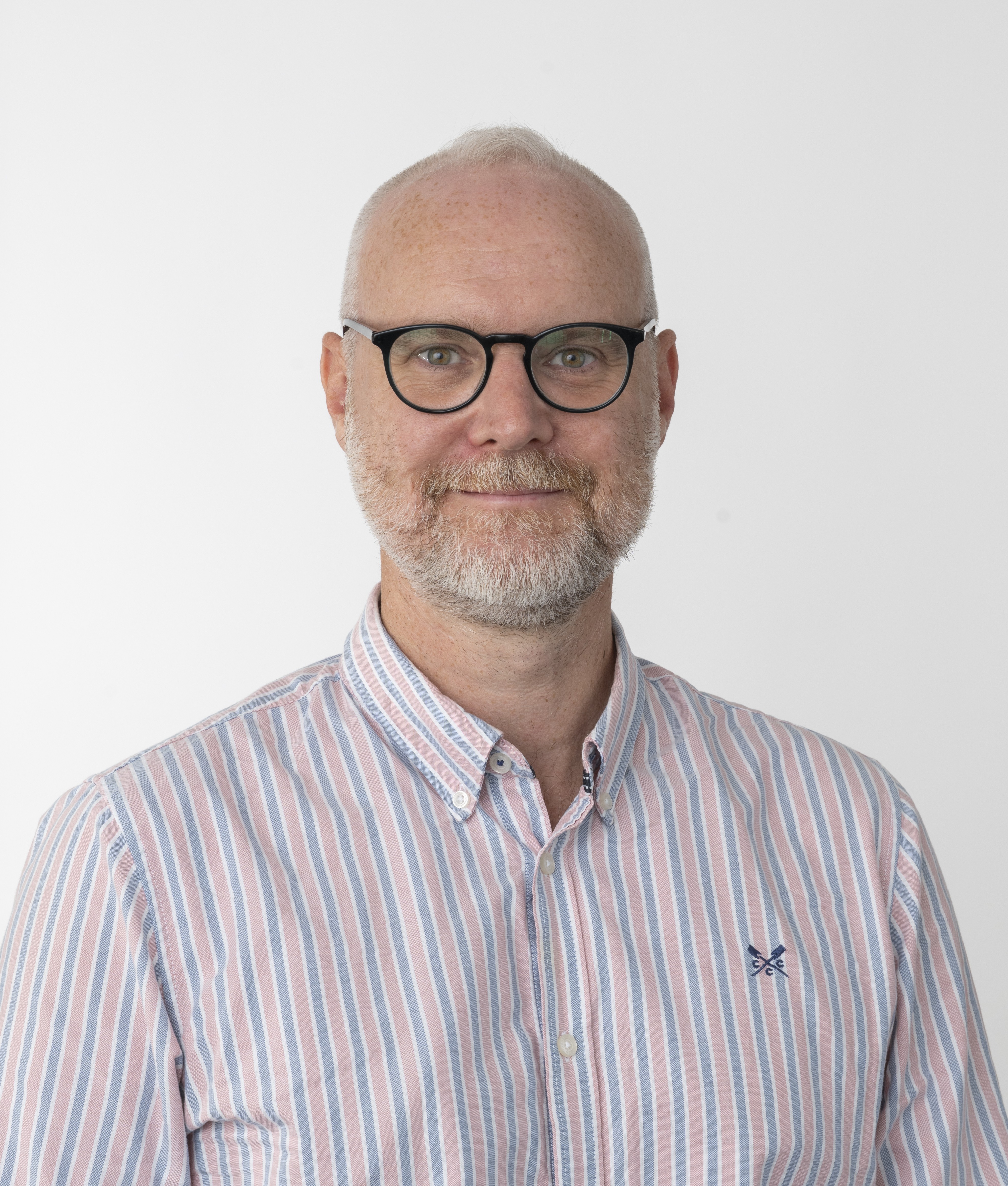 Headshot of a man with glasses.