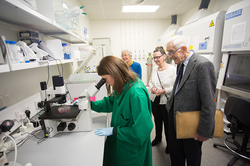 Research Network Volunteers visiting a lab