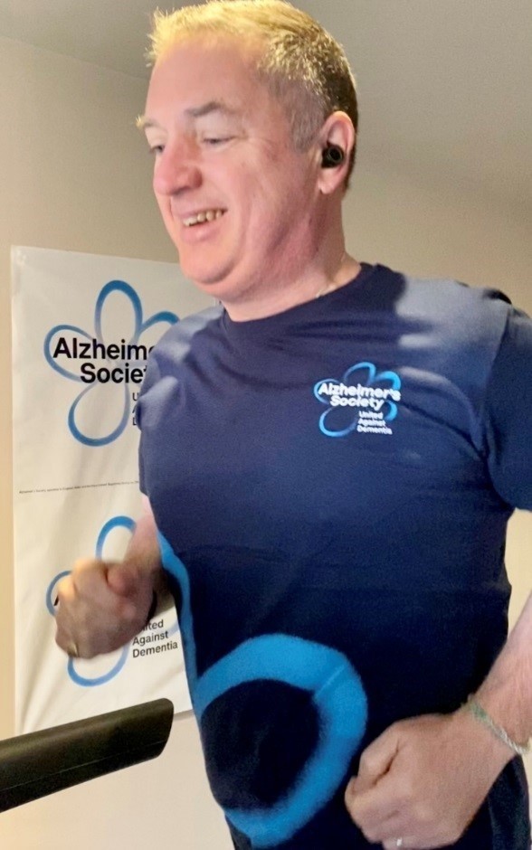 Alistair running in Alzheimer's Society gear