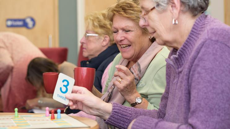 People with dementia play Snakes and Ladders.