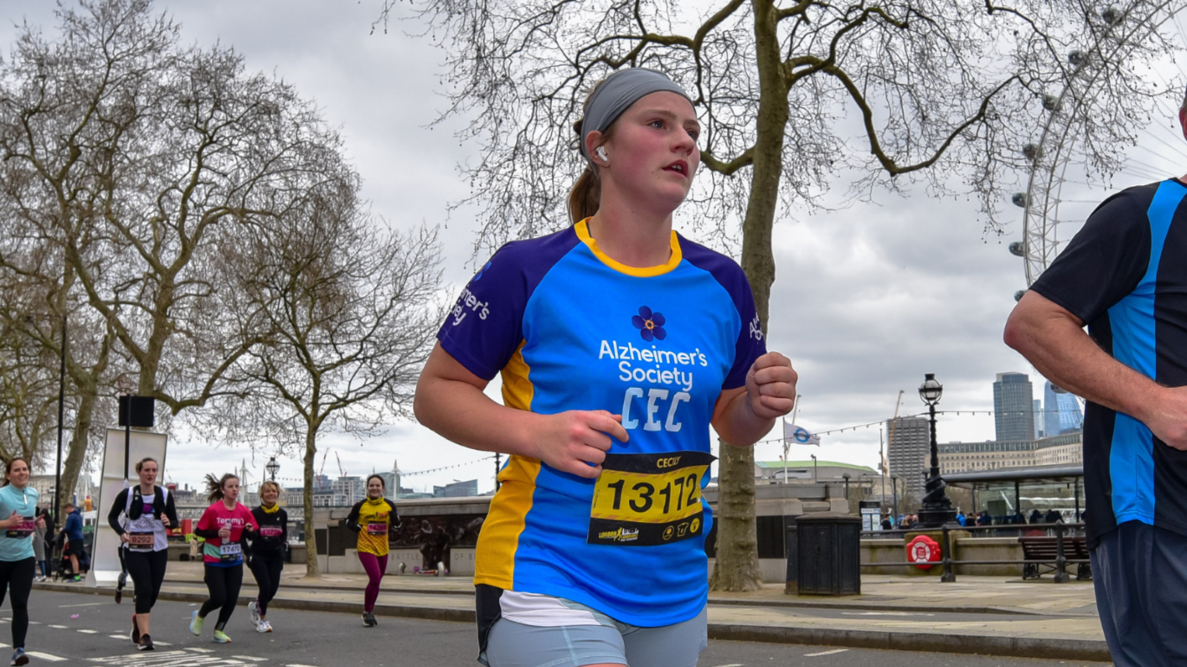 Alzheimer's Society runner passes the London Eye