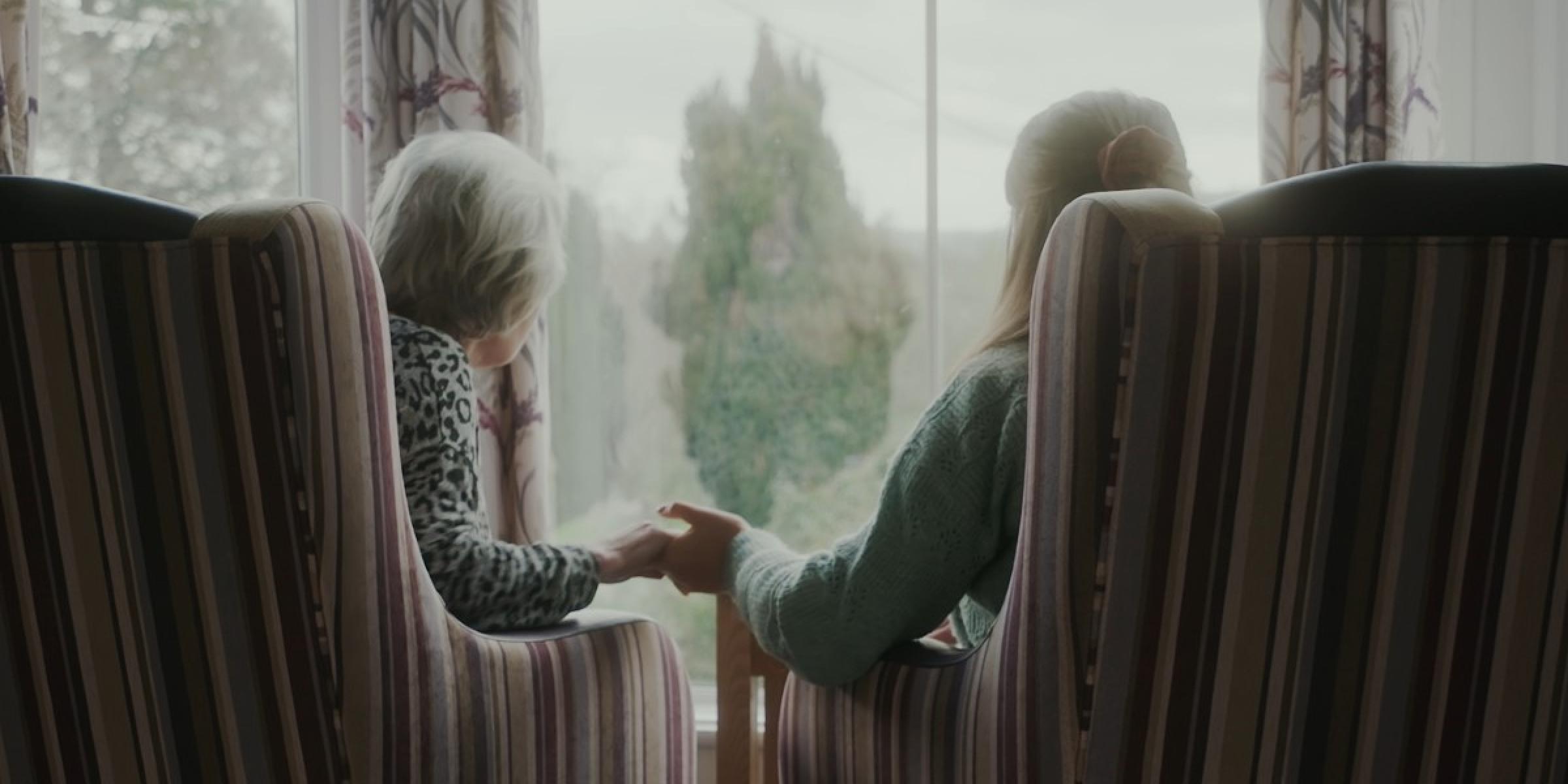 Saskia and Teresa holding hands in Teresa's care home
