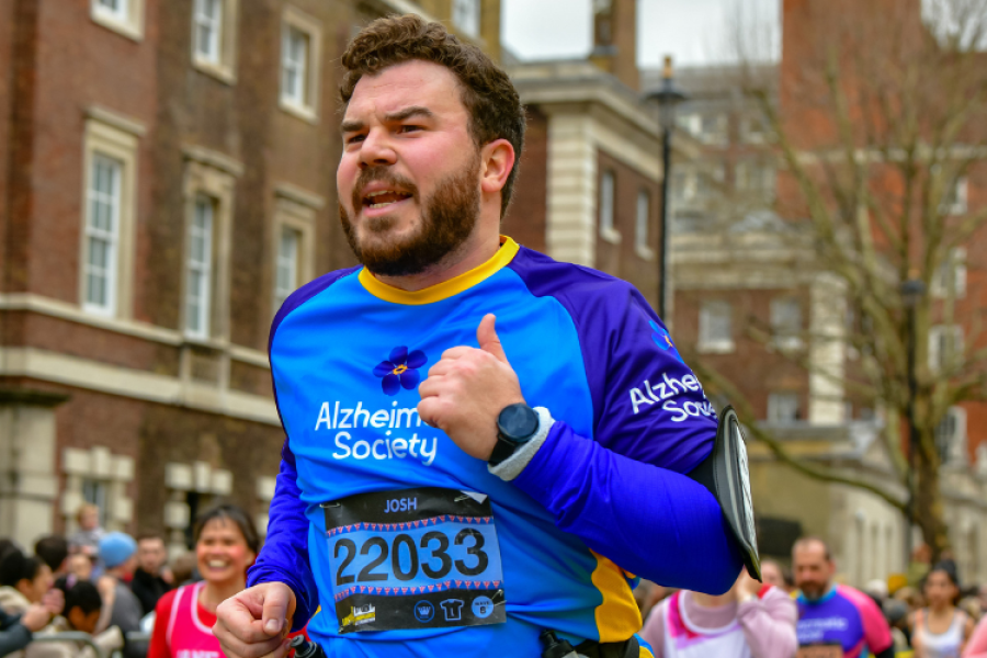 Alzheimer's Society runner taking part in a race in a city area