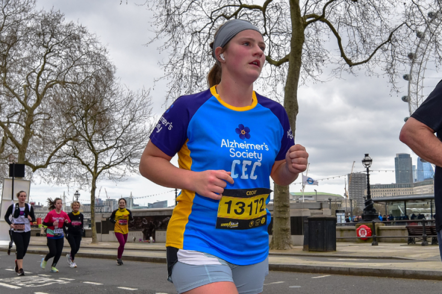 Alzheimer's Society runner passes the London Eye