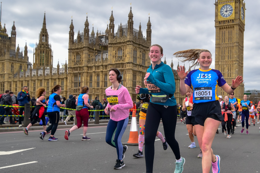 Runner smiling and waving in front of the Big Ben