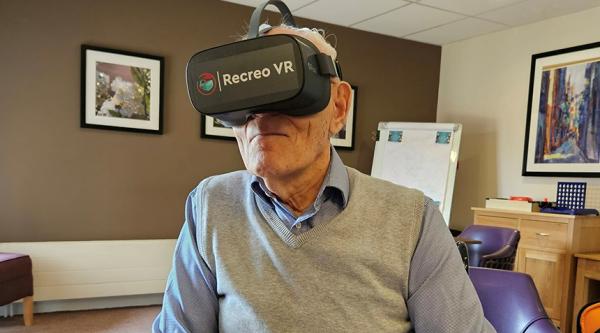 A man uses a Recreo VR headset