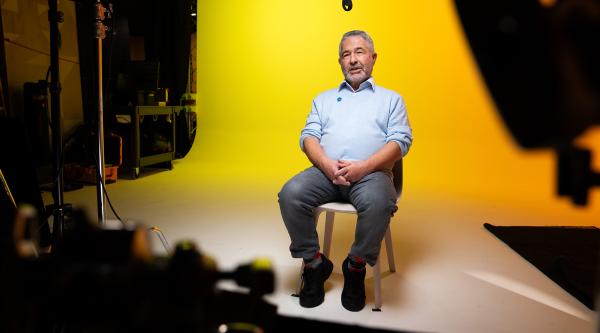 Trevor our dementia storyteller being filmed against a yellow background