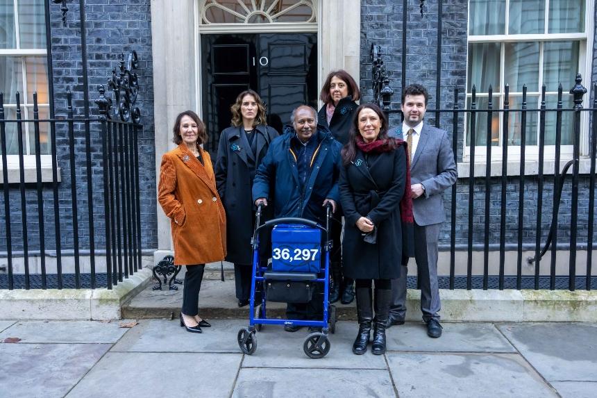 Dame Arlene Phillips, Vicky McClure, Ananga Moonesinghe, Alzheimer's Society CEO Kate Lee, All-Party Parliamentary group on Dementia Chair Debbie Abrahams MP and Vice-Chair Elliot Colburn standing outside Downing Street