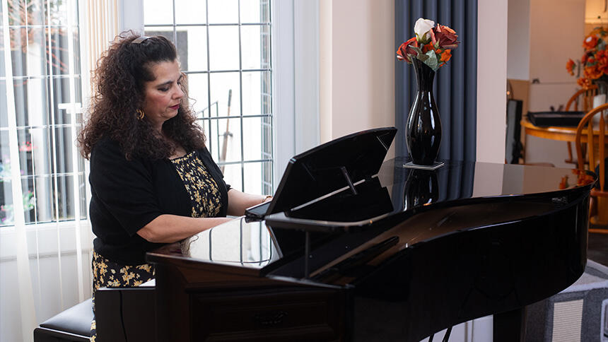 Lorena playing the piano
