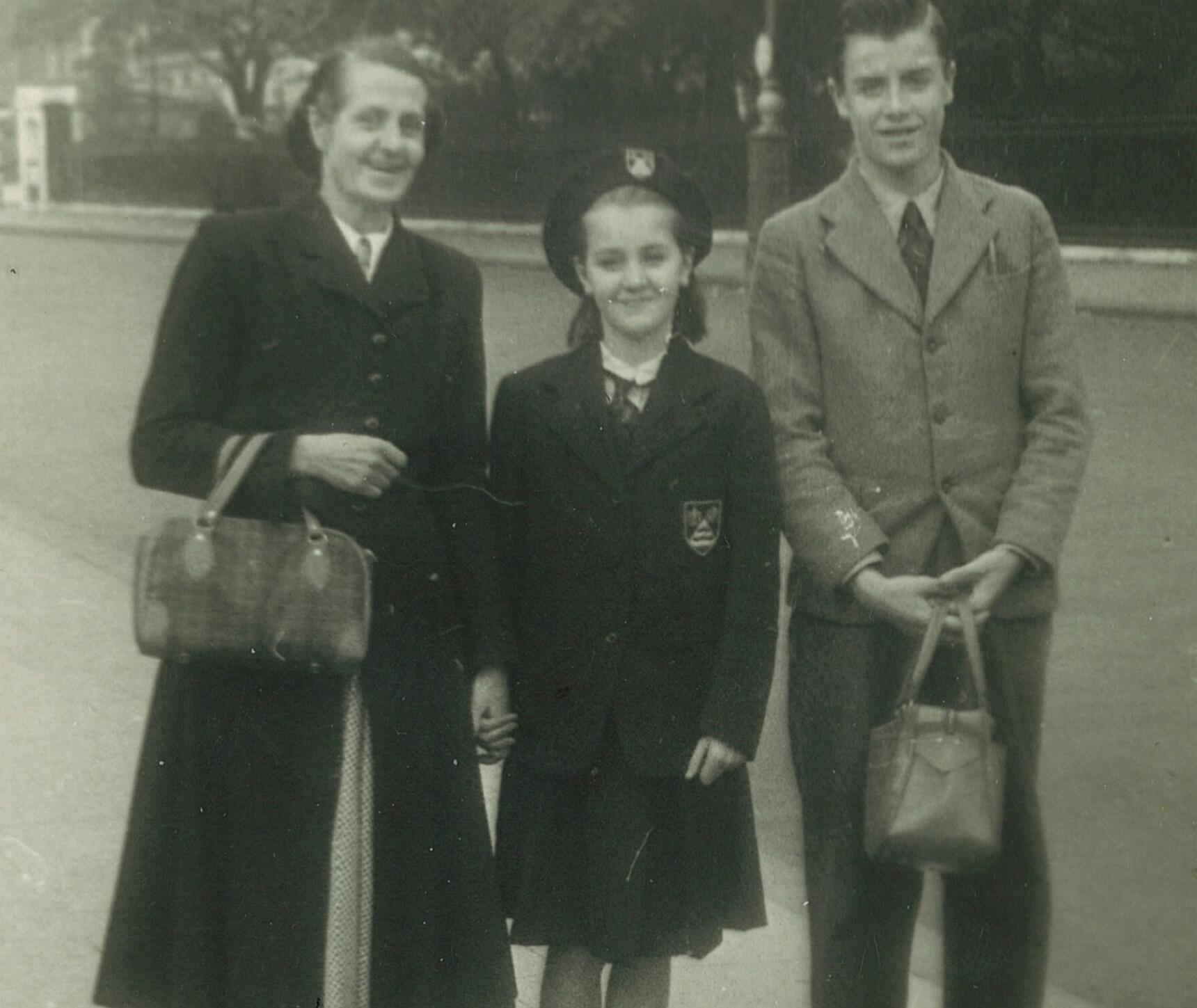 Julia, Kathy and Ray Corbett