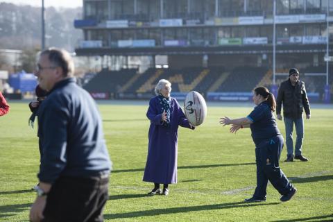 People throwing a rugby ball