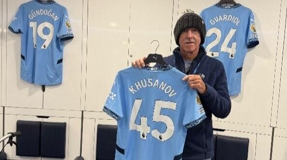 Peter Richardson holding a Manchester City football shirt